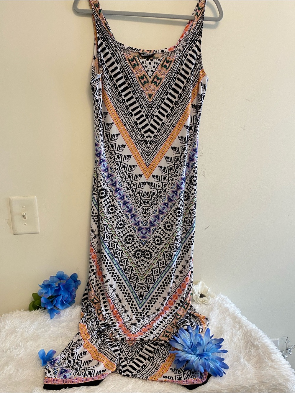 Glamour Multicolor Geometric Maxi Dress with Orange Accents